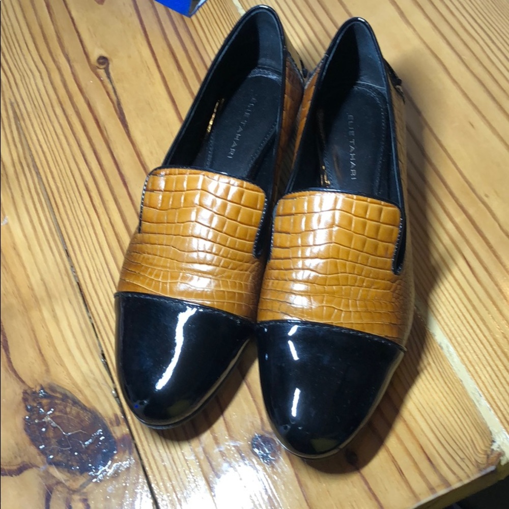 Elie Tahari 2-tone patent leather flats. Size 39.5